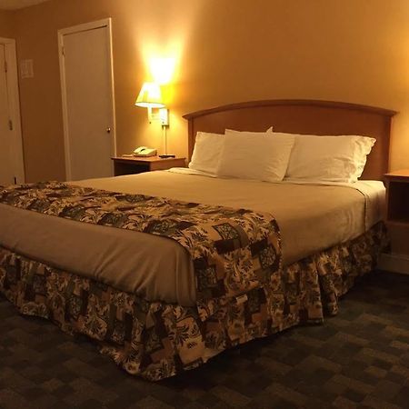 Howard Johnson Florence/ Cincinnati Area Bagian luar foto