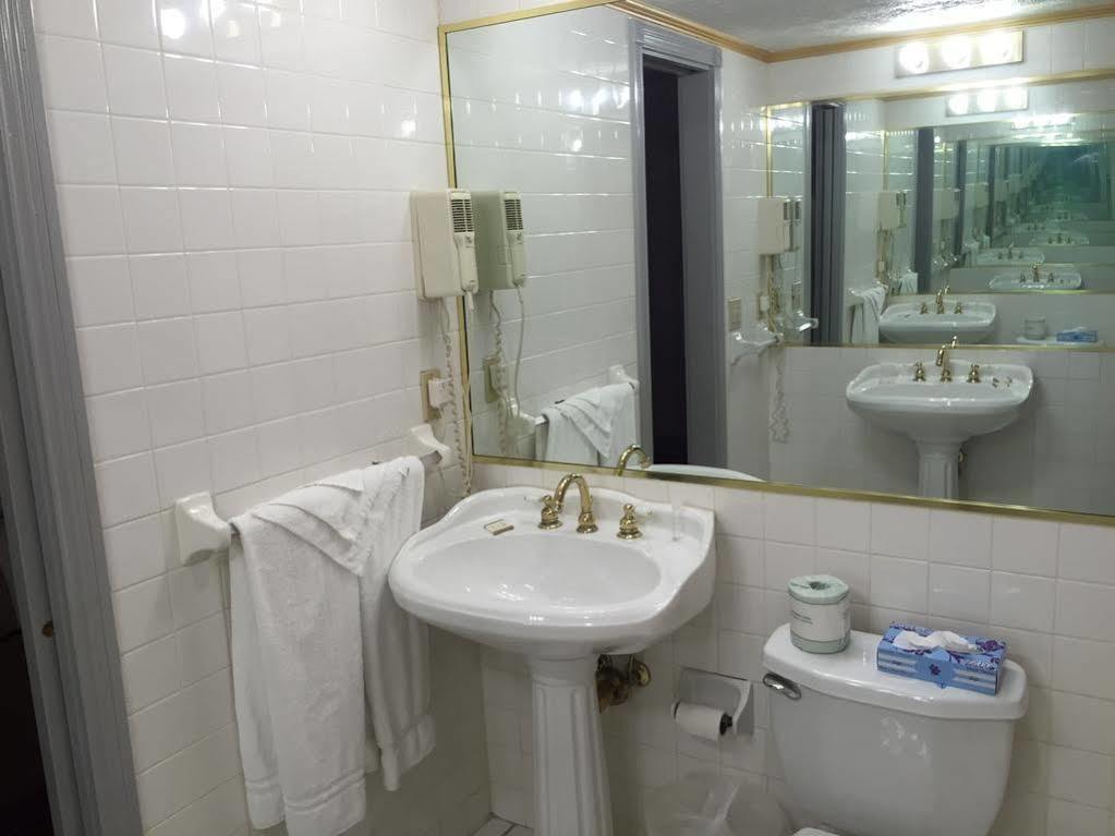 Howard Johnson Florence/ Cincinnati Area Bagian luar foto