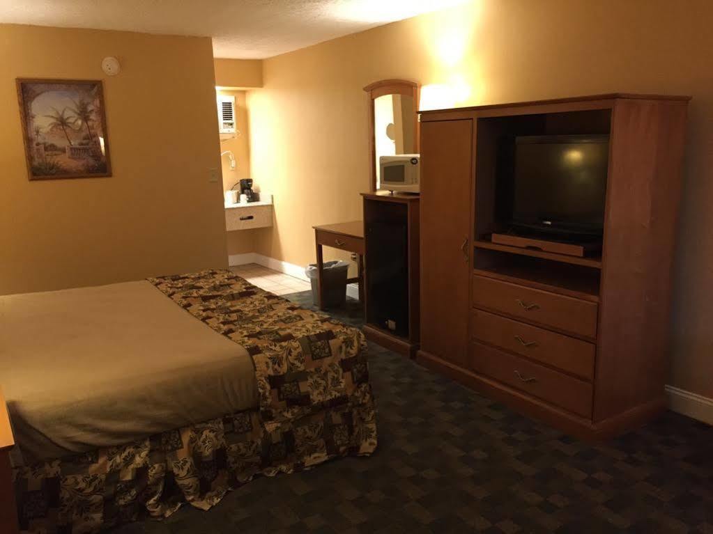 Howard Johnson Florence/ Cincinnati Area Bagian luar foto
